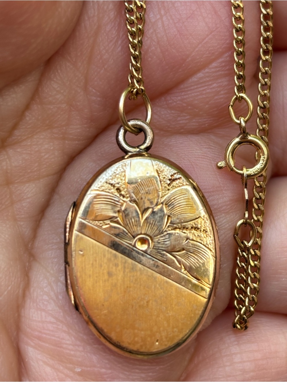 Vintage Gold Filled Oval Locket Necklace Floral Engraved 18” Woman’s Jewelry